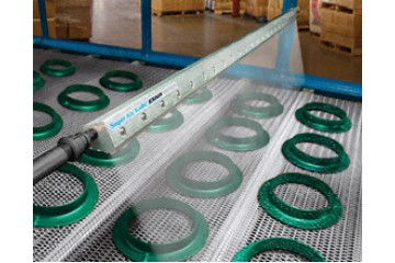 超級風刀為製藥廠解決冷凝水貼標難題Super Air Knife Solves Condensation Labeling Issue for Pharmaceutical Manufacturer 超級風刀為製藥廠解決冷凝水貼標難題Super Air Knife Solves Condensation Labeling Issue for Pharmaceutical Manufacturer